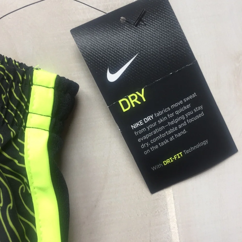 NWT Nike Printed Tempo Shorts